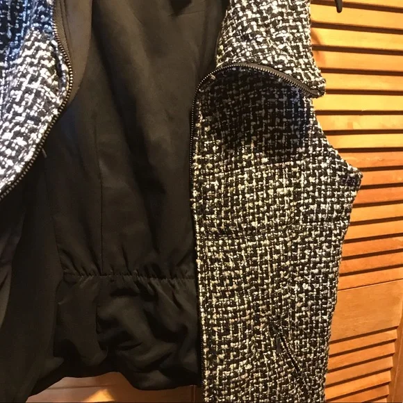 White House Black Market Black & White Boucle Vest - Picture 10 of 12